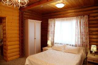 Гостиница Бережки Холл Егорьевск Улучшенный люкс с кроватью размера «king-size» - Деревянный коттедж-3